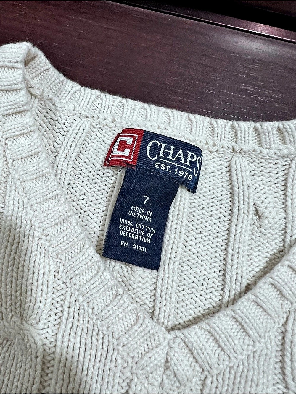 Chaps Cable Knit V-Neck Sweater Vest in Cream Like New - Picture 4 of 4